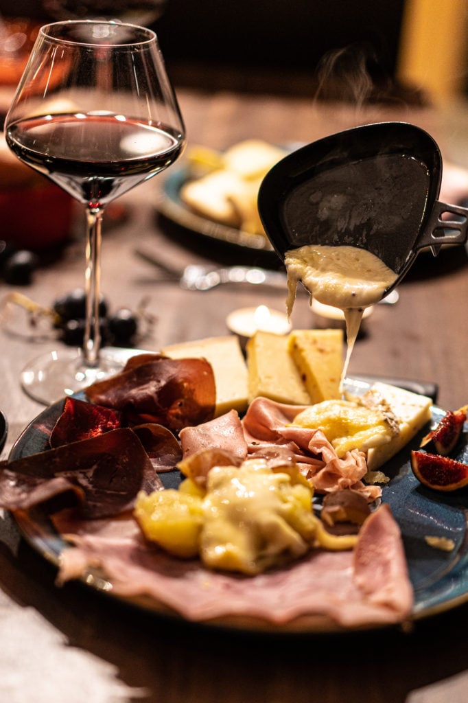 vin rouge et raclette